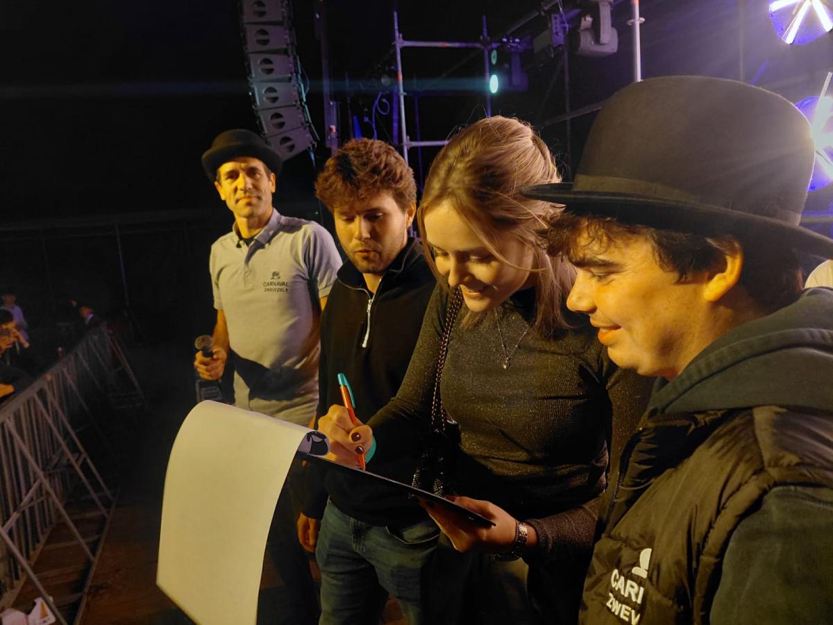 Roosje Rune Devooght tekent voor haar prins Voske 2